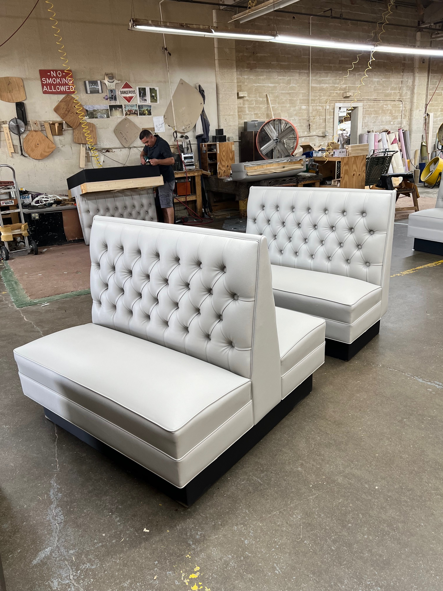 Legante diamond tufted standard booth seating